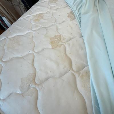 Lot 181 Queen Bed