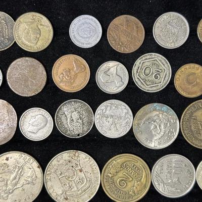 AN ASSORTMENT OF FOREIGN COINS