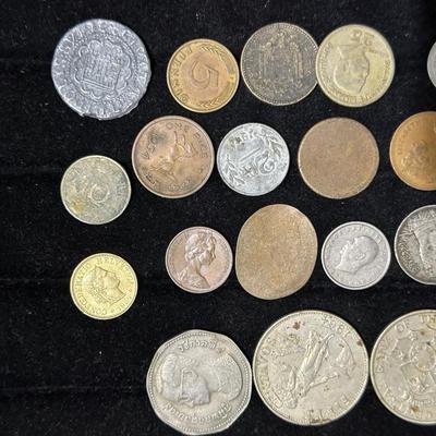 AN ASSORTMENT OF FOREIGN COINS