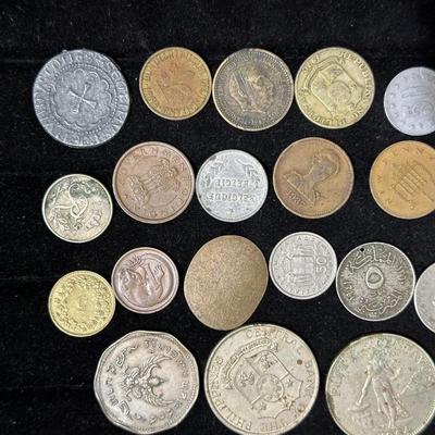 AN ASSORTMENT OF FOREIGN COINS