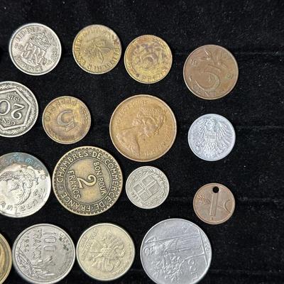 AN ASSORTMENT OF FOREIGN COINS
