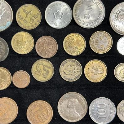 AN ASSORTMENT OF FOREIGN COINS