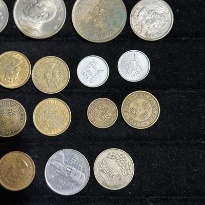 AN ASSORTMENT OF FOREIGN COINS