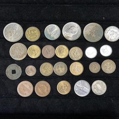 AN ASSORTMENT OF FOREIGN COINS