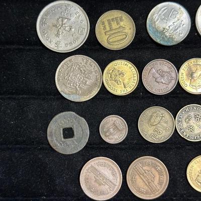 AN ASSORTMENT OF FOREIGN COINS