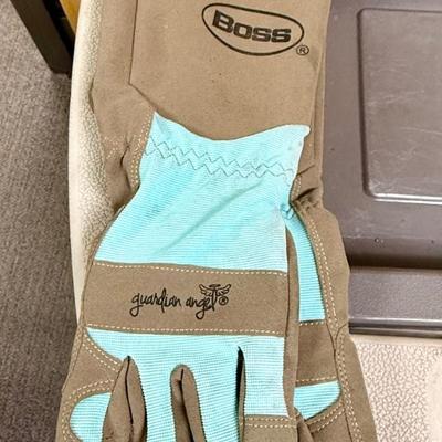 Sale Photo Thumbnail #529: Includes new pair of gauntlet-style garden gloves.