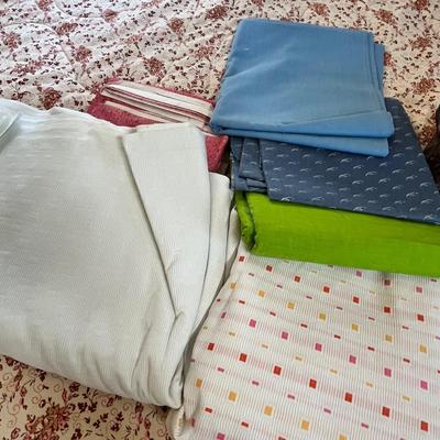 Lot 186 Material and sewing supplies