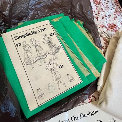 Lot 186 Material and sewing supplies
