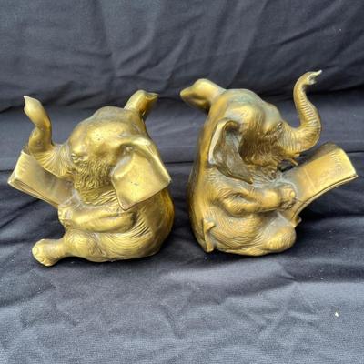 Sale Photo Thumbnail #130: Elephants reading.  Very nice set!