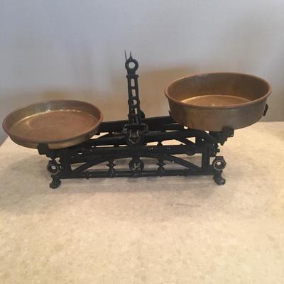 Lot 17 - Vintage Cast Iron Scale with Brass/Copper Pans 
