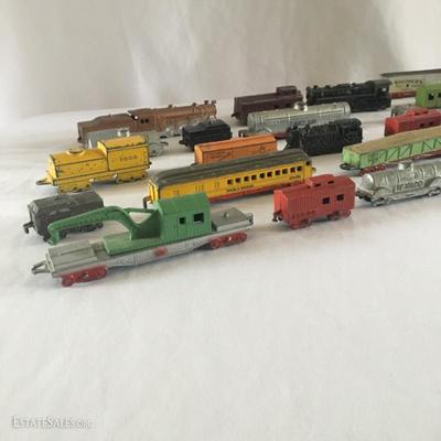 Lot 89 - Tootsie Toy Trains 