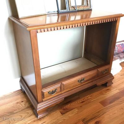Lot 49 - TV Stand and Frames