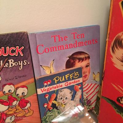 Lot 86 - Vintage Children's Books and Greeting Cards 