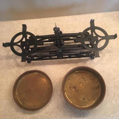 Lot 17 - Vintage Cast Iron Scale with Brass/Copper Pans 