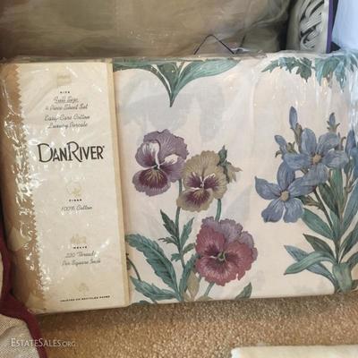 Lot 75 - Bed Linens and Pillows