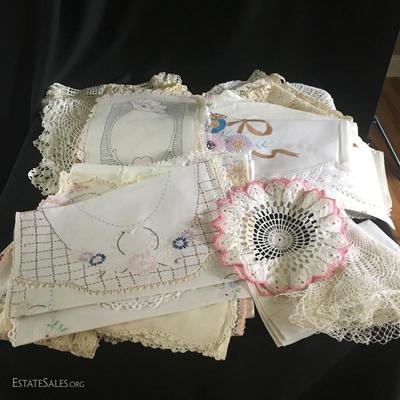 Lot 92 - Crochet and Embrodry items 