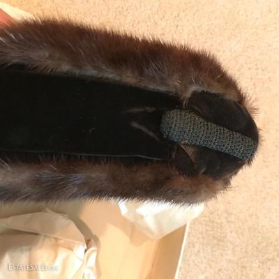 LOT 102 - Beaver Fur Coat