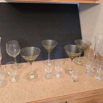 Assorted Vintage & Modern and vintage stemmed Glassware Lot – 14 Pieces Anchor Hocking Boopie - Art glass and others