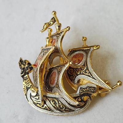 Sale Photo Thumbnail #235: Lovely filigree brooch, also known as Toledo, Spanish, and Bohemian jewelry.