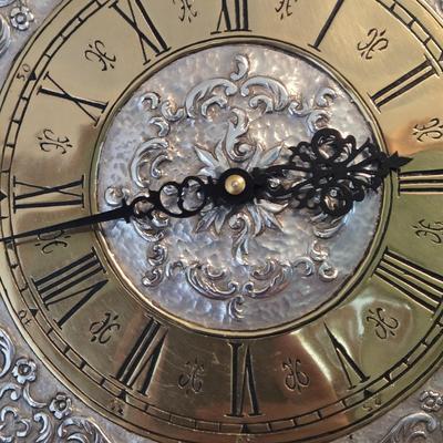 LOT 66L: Vintage Tempus Fugit Wall Clock