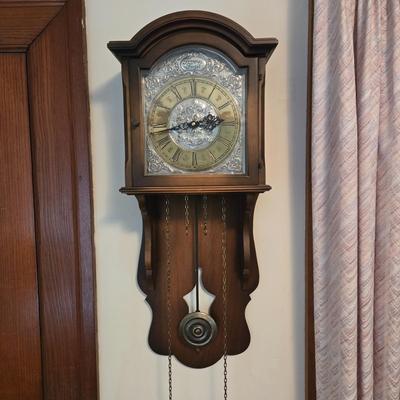 LOT 66L: Vintage Tempus Fugit Wall Clock