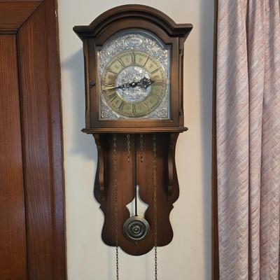 LOT 66L: Vintage Tempus Fugit Wall Clock