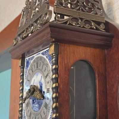 LOT 78K: Vintage Dutch Zaanse-Style Atlas Pendulum Wall Clock