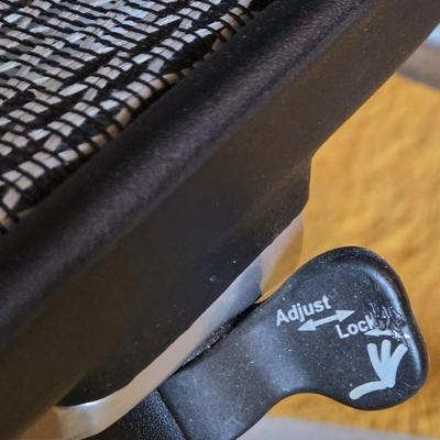 LOT 83D: Ergonomic Office Chair