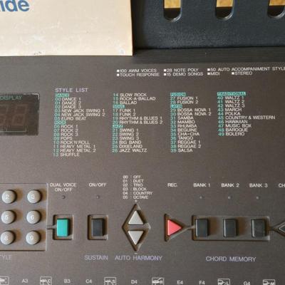 LOT 100L: Yamaha PSR 300 Electronic Keyboard With Stand