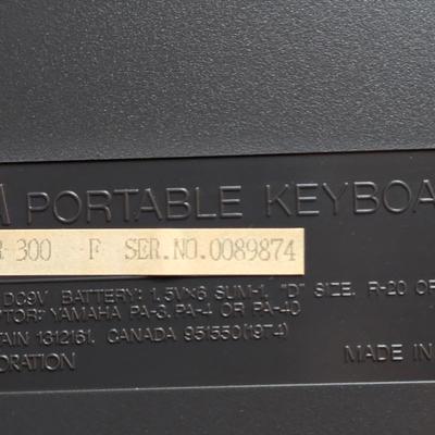 LOT 100L: Yamaha PSR 300 Electronic Keyboard With Stand