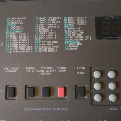 LOT 100L: Yamaha PSR 300 Electronic Keyboard With Stand