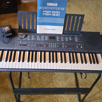 LOT 100L: Yamaha PSR 300 Electronic Keyboard With Stand