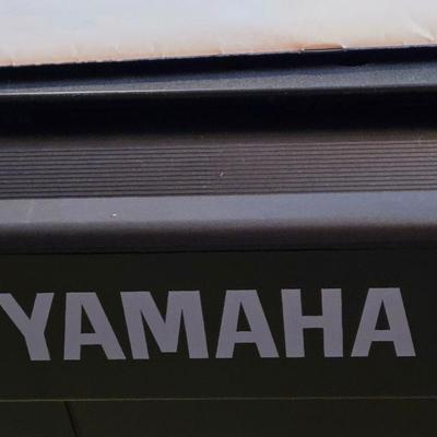 LOT 100L: Yamaha PSR 300 Electronic Keyboard With Stand