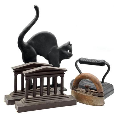 LOT 115X: Vintage Cast Iron Greek Collumned Bookends and 2 Sad Iron Doorstops and a Black Cat Doorstop