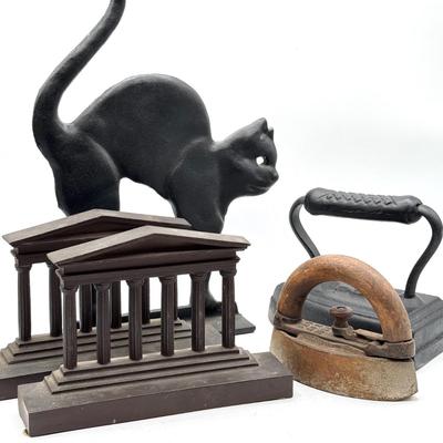 LOT 115X: Vintage Cast Iron Greek Collumned Bookends and 2 Sad Iron Doorstops and a Black Cat Doorstop