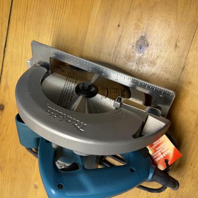 LOT 126B: Power Toools Featuring a Fein MSxe636 II Triangle Sander, Makita Cordless Drill/Driver Kit and Makita 5007NB 7.25 inch Circular...