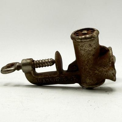 LOT 193K: Vintage/Antique Kitchen Accessories - Coffee Mill, Toaster, & More!