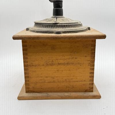 LOT 193K: Vintage/Antique Kitchen Accessories - Coffee Mill, Toaster, & More!