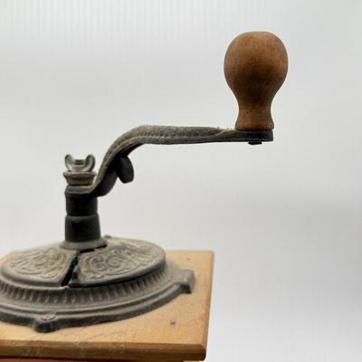 LOT 193K: Vintage/Antique Kitchen Accessories - Coffee Mill, Toaster, & More!
