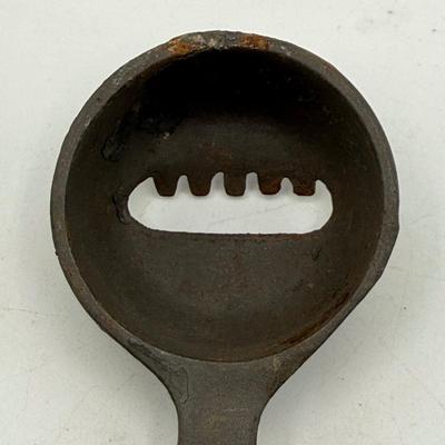 LOT 193K: Vintage/Antique Kitchen Accessories - Coffee Mill, Toaster, & More!
