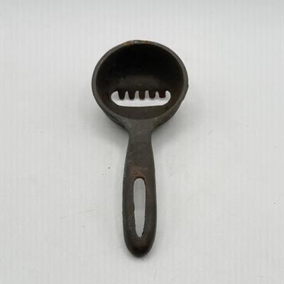 LOT 193K: Vintage/Antique Kitchen Accessories - Coffee Mill, Toaster, & More!