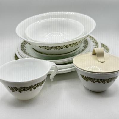 LOT 194K: Collection of Corning Ware Dish Sets