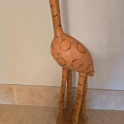 Safari-Themed Decor Set – Woven Vase, Carved Giraffe & Framed Wall Art