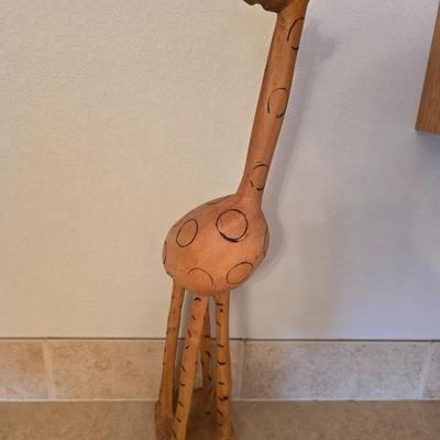 Safari-Themed Decor Set – Woven Vase, Carved Giraffe & Framed Wall Art