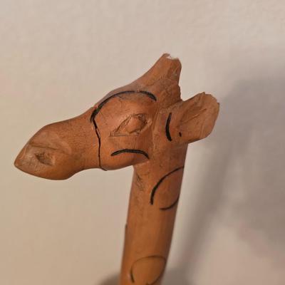 Safari-Themed Decor Set – Woven Vase, Carved Giraffe & Framed Wall Art