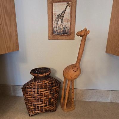 Safari-Themed Decor Set – Woven Vase, Carved Giraffe & Framed Wall Art