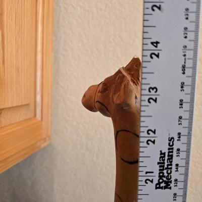 Safari-Themed Decor Set – Woven Vase, Carved Giraffe & Framed Wall Art