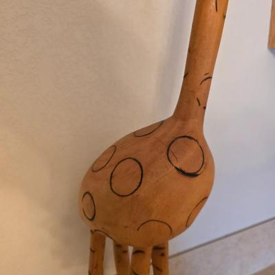 Safari-Themed Decor Set – Woven Vase, Carved Giraffe & Framed Wall Art