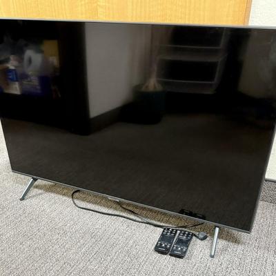 Sale Photo Thumbnail #566: Model UN43TU700D, from 2020. Tested, works as expected. Includes 2 remotes.