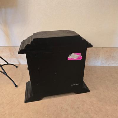 Stained Glass Accent Lamp & Black battery-operated Mantel Clock with hide-away!